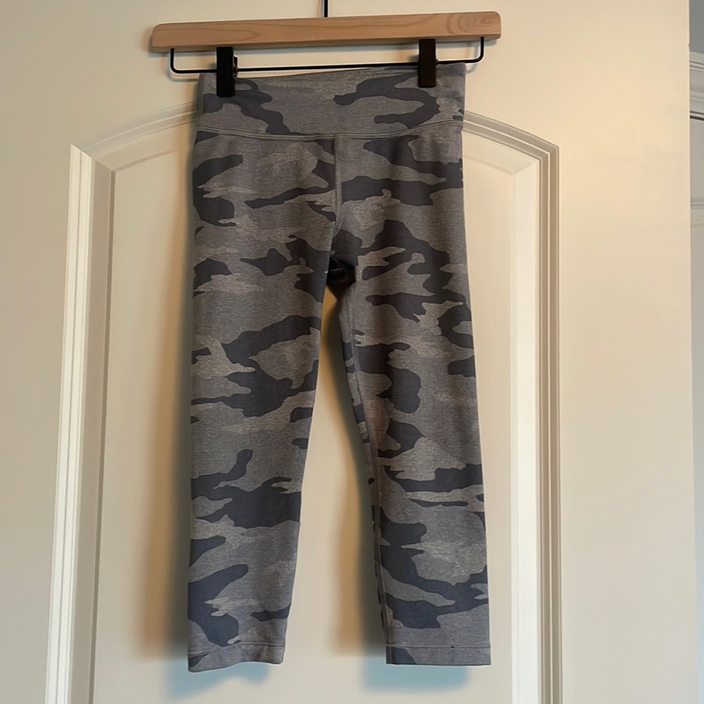 ATHLETA GIRL—Chit Chat Capri Leggings